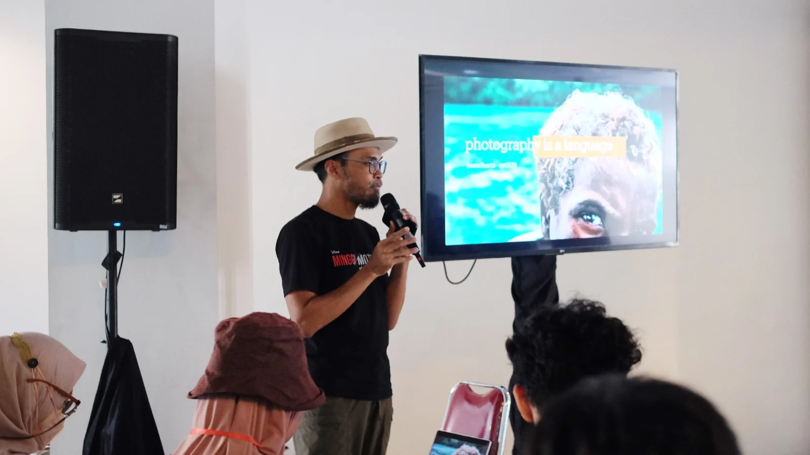 Fotografi Menyeberangi Batas Jurnalistik dan Seni Rupa Kontemporer